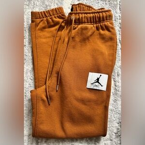 Nike Air Jordan Essentials Statement Fleece Sweatpants
Desert Bronze